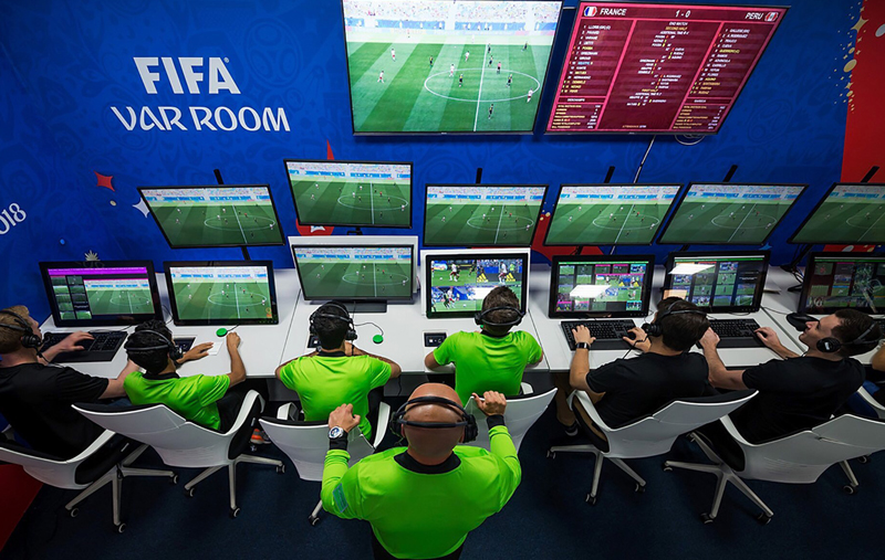 Khám phá công nghệ VAR trong bóng đá cùng nhà cái Sin88
